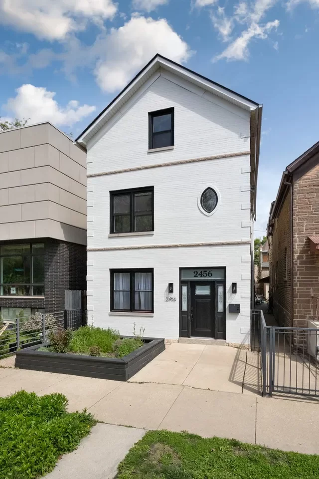 6BR House for Sale in Chicago, IL