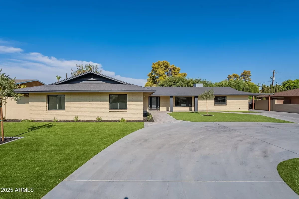 4BR House for Sale in Phoenix, AZ