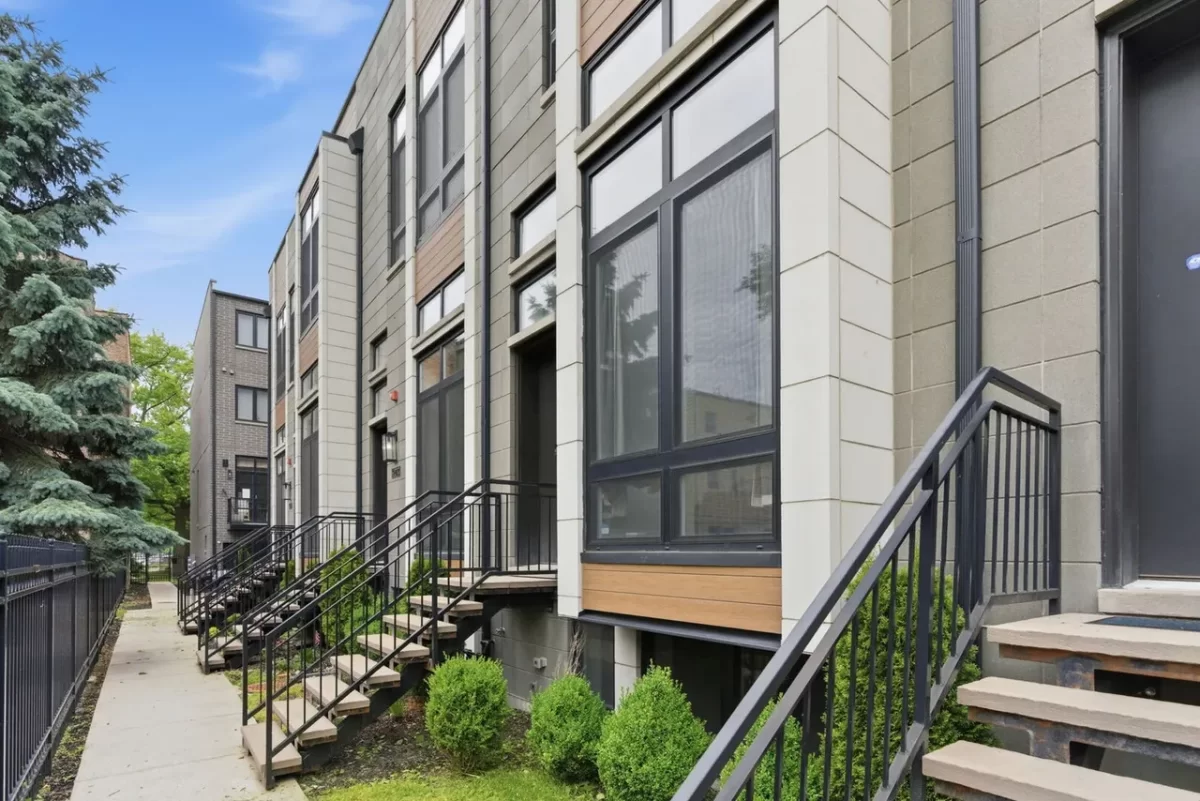 4BR House for Sale in Chicago, IL