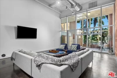 1BR Condo for Sale in Los Angeles, CA