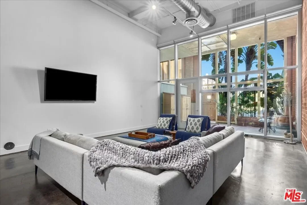 1BR Condo for Sale in Los Angeles, CA