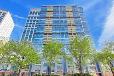 2BR Condo for Sale in Chicago, IL