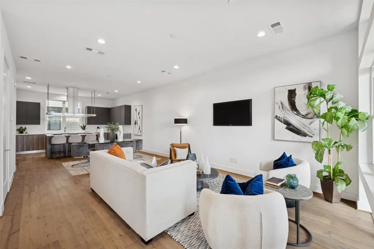 4BR Townhouse for Sale in Dallas, TX