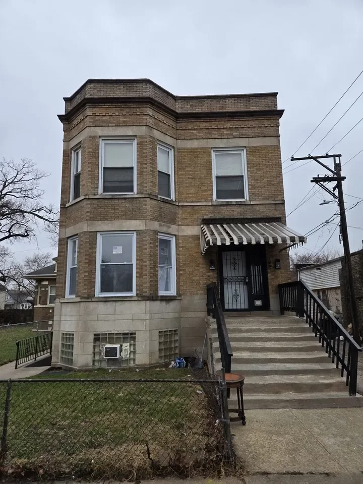 8BR Multi-Family for Sale in Chicago, IL