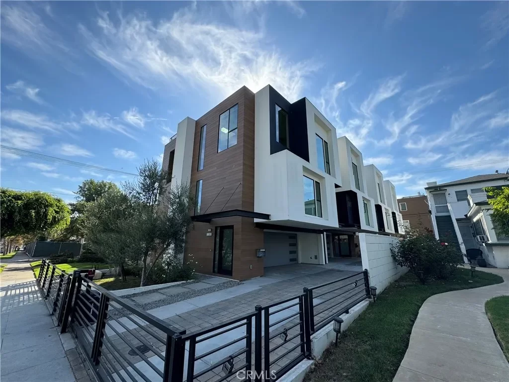 3BR House for Sale in Los Angeles, CA