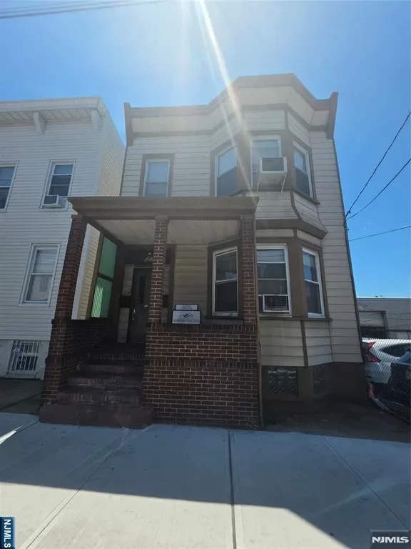 2BR Multi-Family for Rent in West New York, NJ