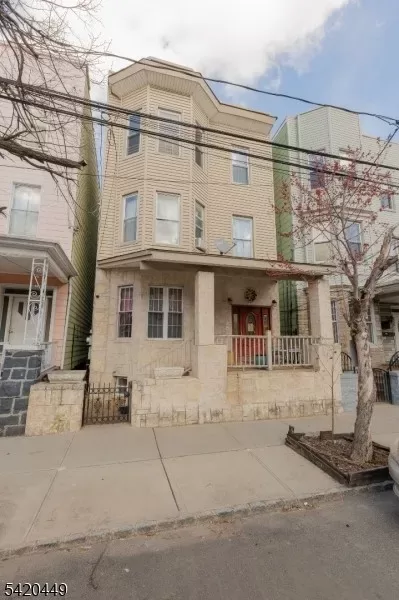 9BR Multi-Family for Sale in Weehawken, NJ