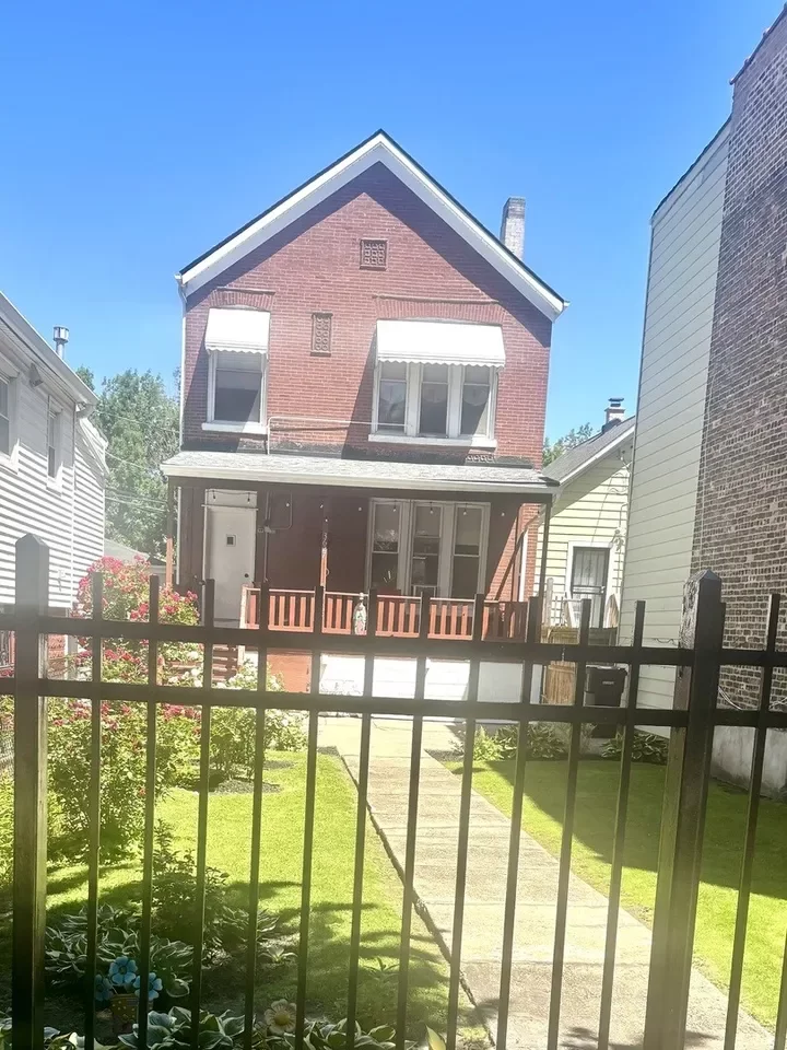 6BR Multi-Family for Sale in Chicago, IL