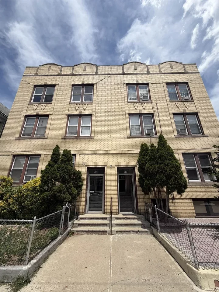 2BR Multi-Family for Rent in Bayonne, NJ