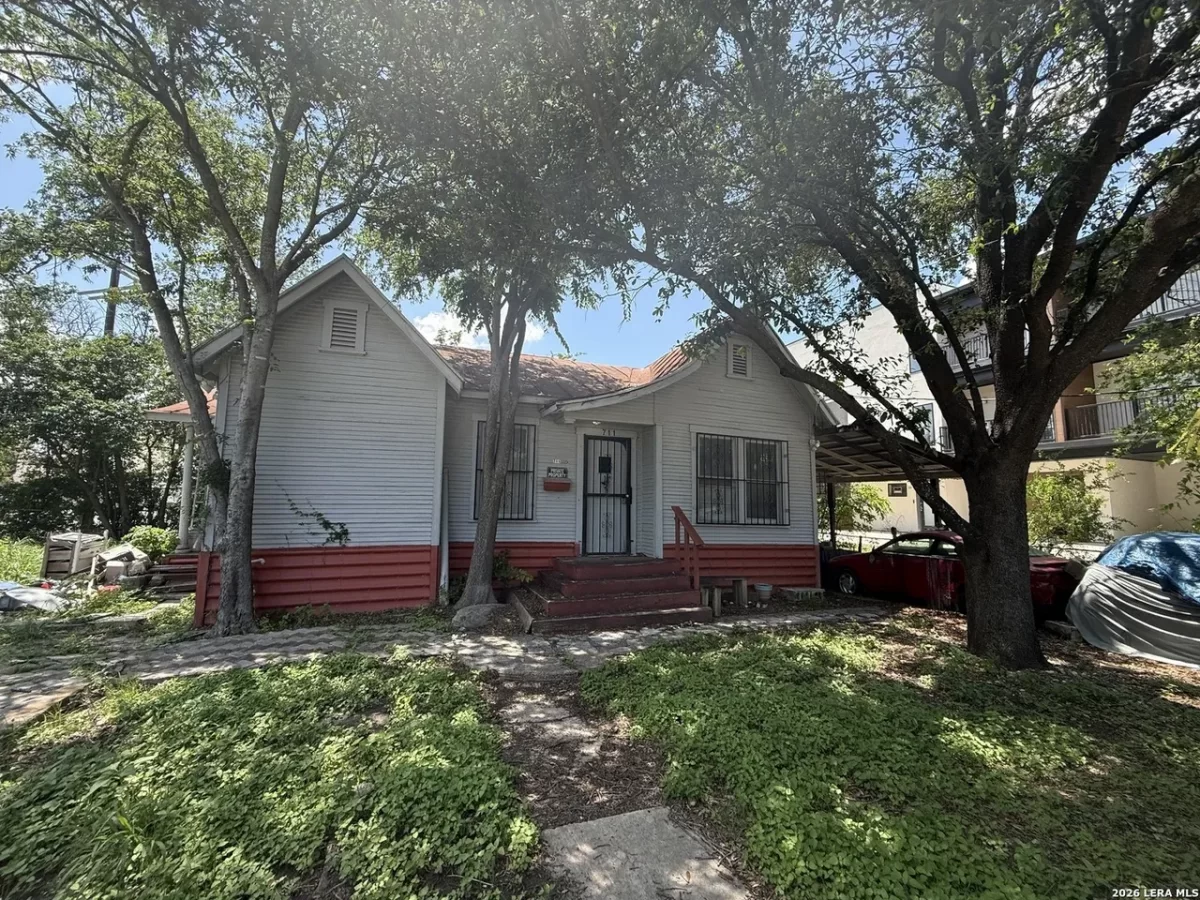 6BR House for Sale in San Antonio, TX