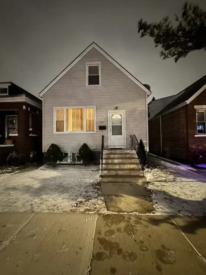2BR House for Rent in Chicago, IL