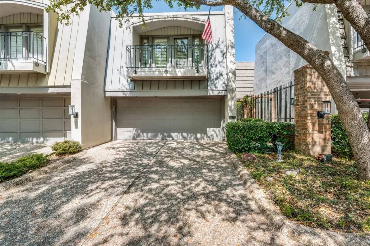 2BR Townhouse for Sale in Dallas, TX