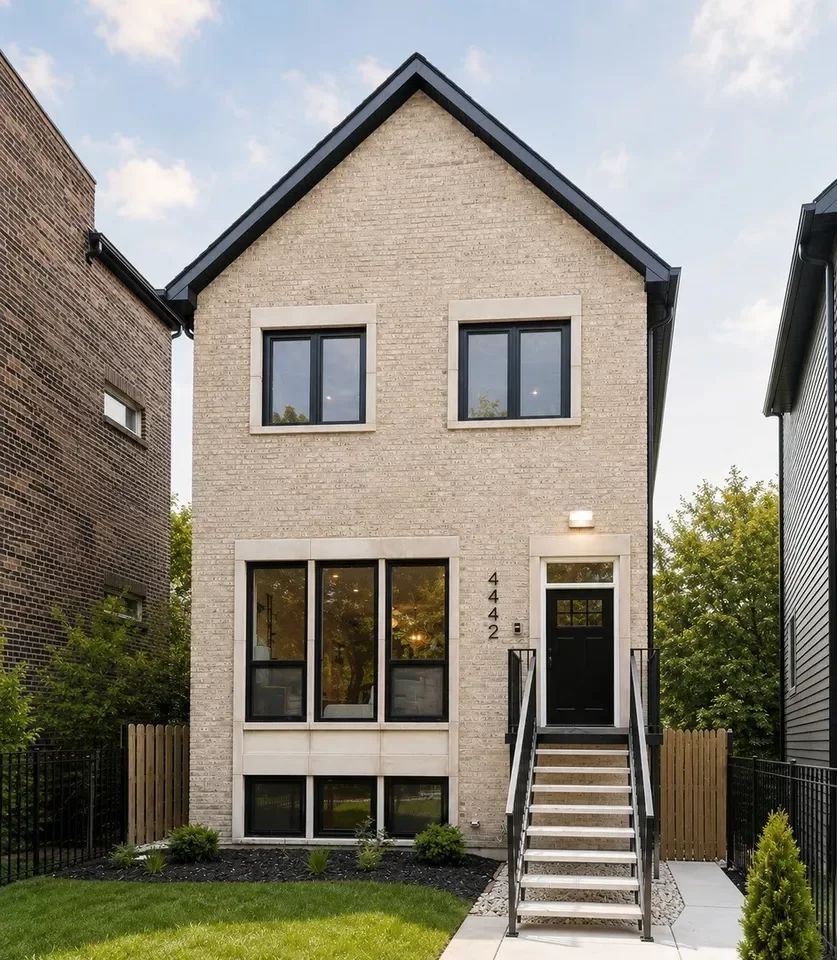 4BR House for Sale in Chicago, IL