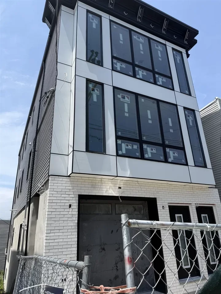 4BR Condo for Sale in Jersey City, NJ
