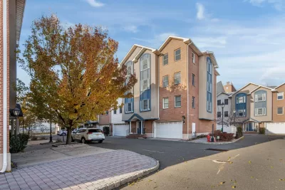 Townhouse for Rent in Union City, NJ