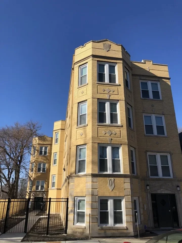 2BR House for Rent in Chicago, IL