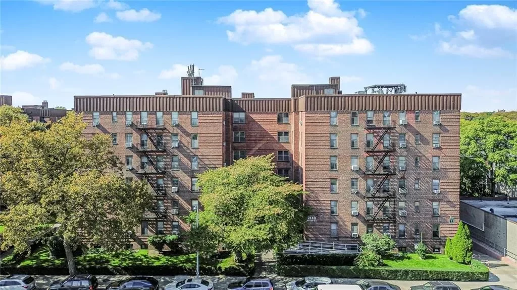2BR Condo for Sale in Brooklyn, NY