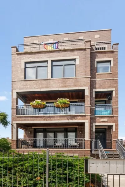 4BR Condo for Sale in Chicago, IL