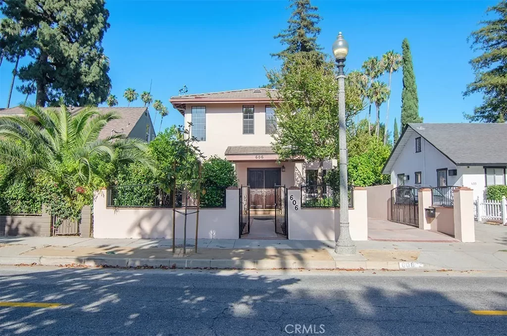 4BR House for Sale in Pasadena, CA