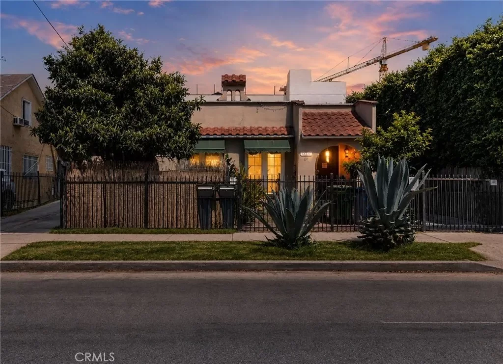 4BR Multi-Family for Sale in Los Angeles, CA