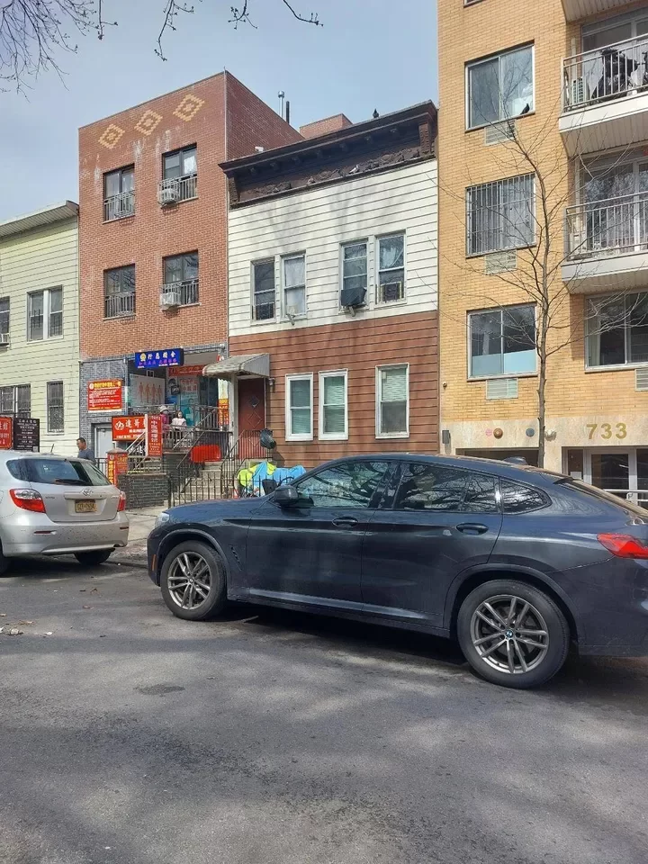 8BR House for Sale in Brooklyn, NY