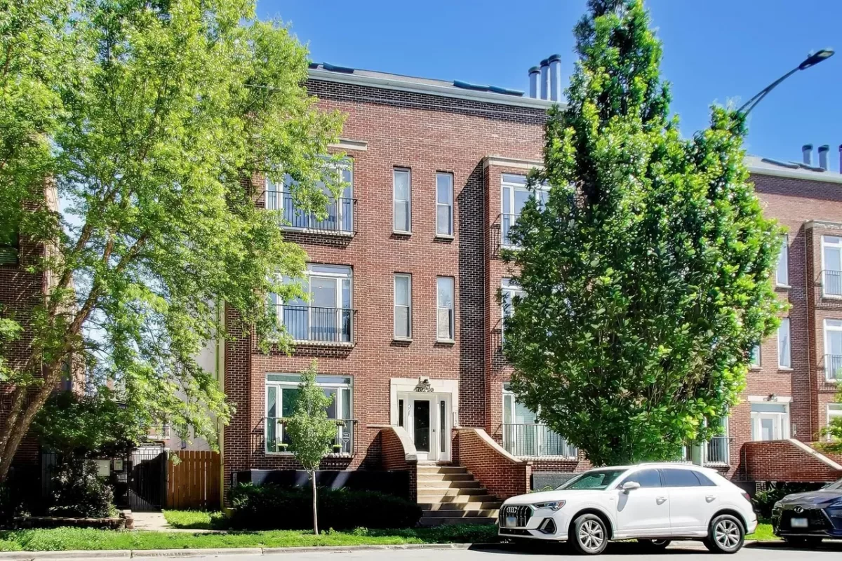 2BR Condo for Sale in Chicago, IL