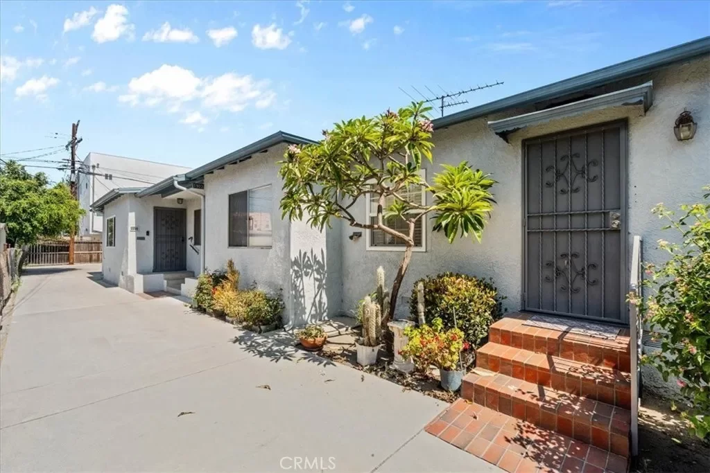 3BR Multi-Family for Sale in Los Angeles, CA