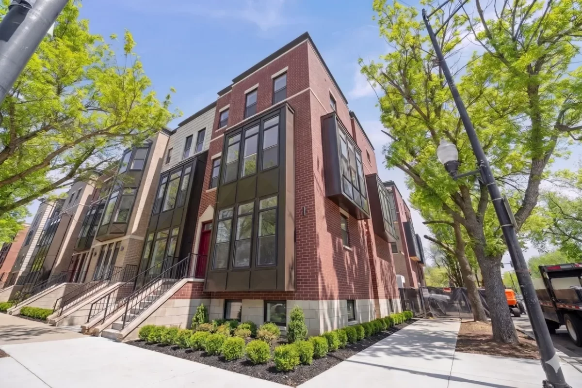 4BR House for Sale in Chicago, IL