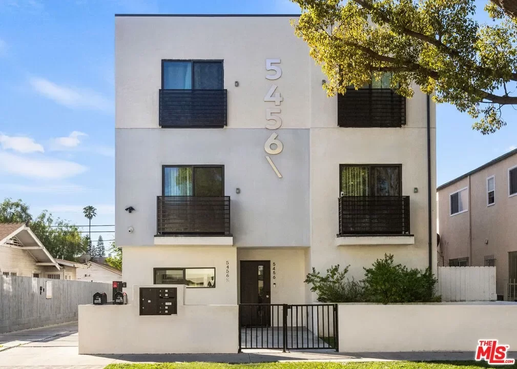 3BR Townhouse for Rent in Los Angeles, CA