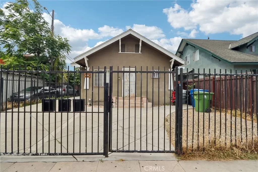 5BR Multi-Family for Sale in Los Angeles, CA