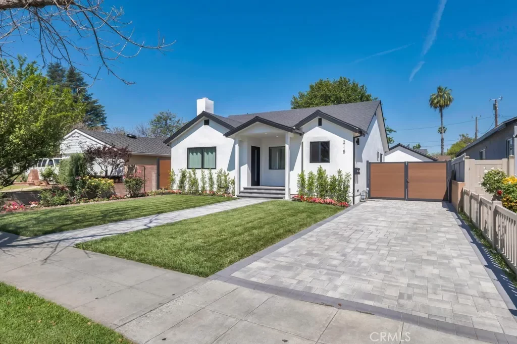 5BR House for Sale in Burbank, CA