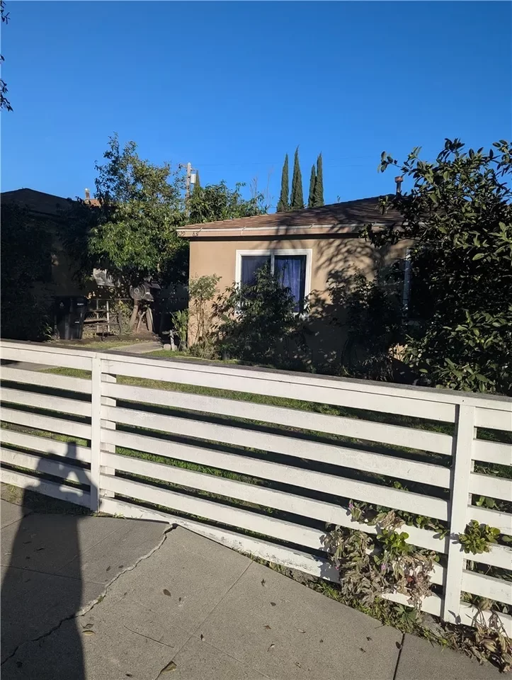 3BR Multi-Family for Sale in Los Angeles, CA