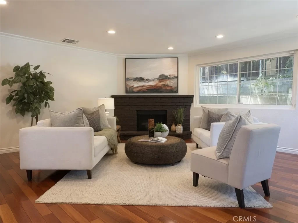 5BR House for Sale in Los Angeles, CA