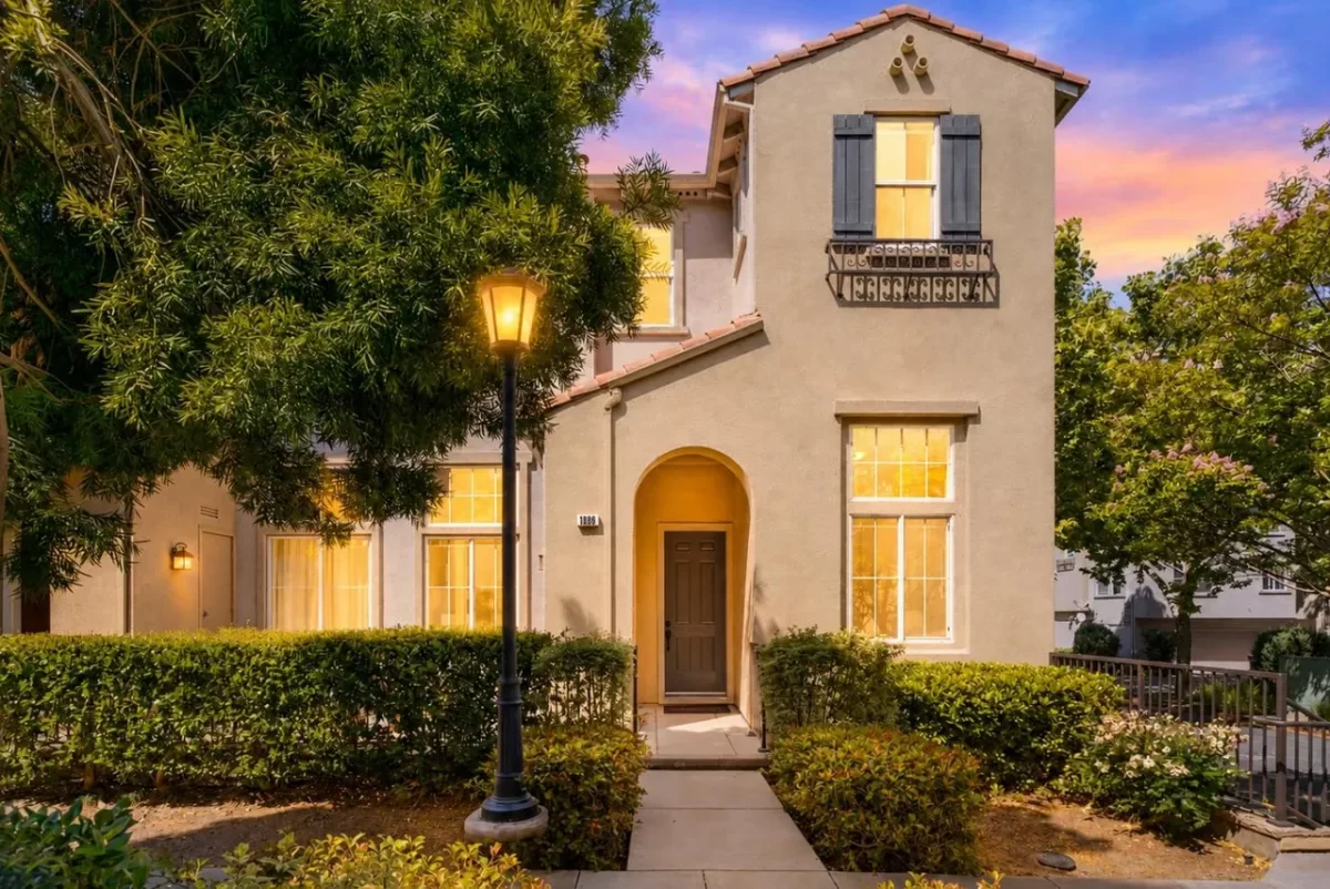 4BR Townhouse for Sale in Santa Clara, CA
