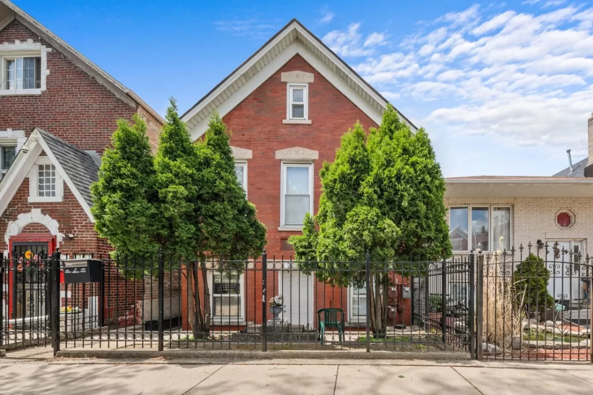 6BR Multi-Family for Sale in Chicago, IL