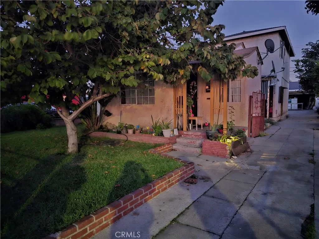 6BR Multi-Family for Sale in South Gate, CA