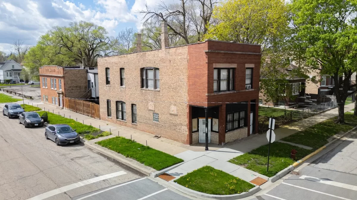 6BR Multi-Family for Sale in Chicago, IL