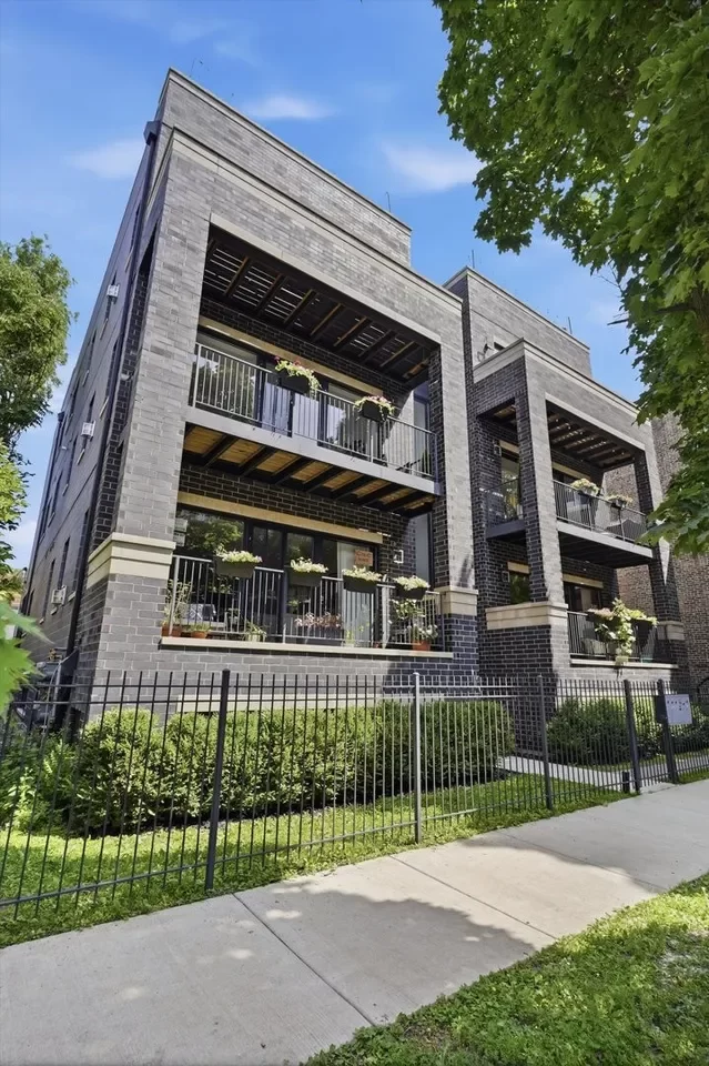 3BR Condo for Sale in Chicago, IL