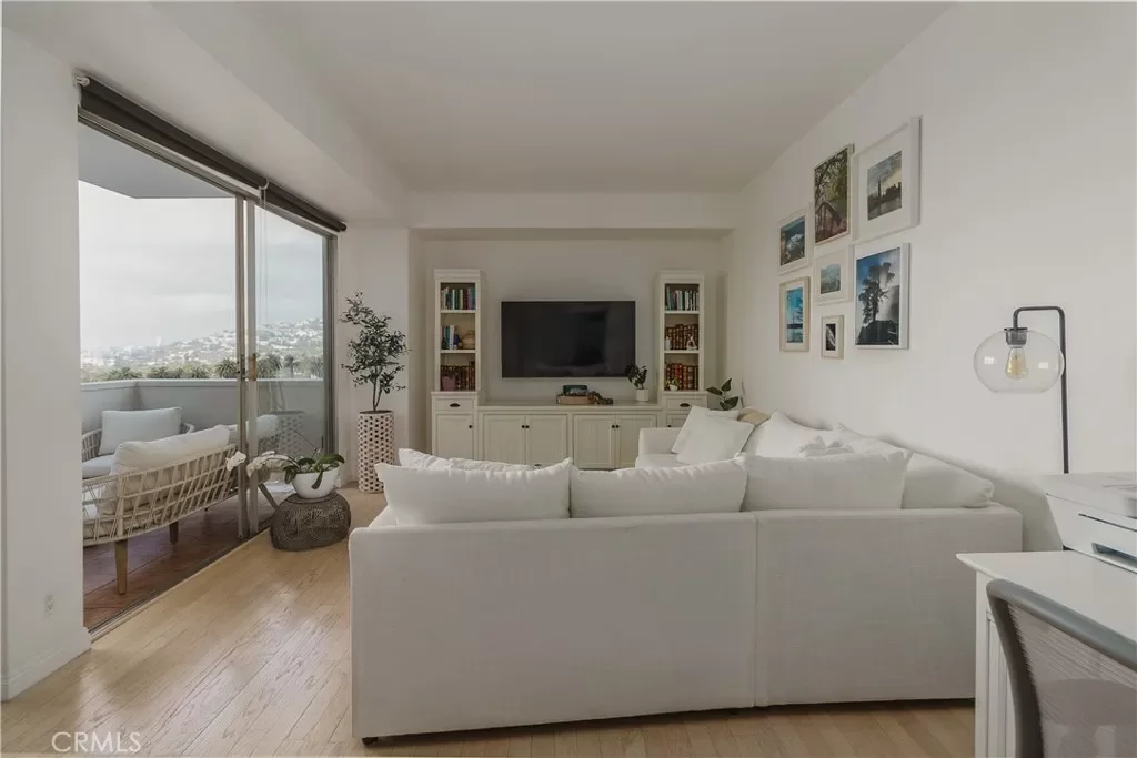1BR Condo for Sale in Los Angeles, CA