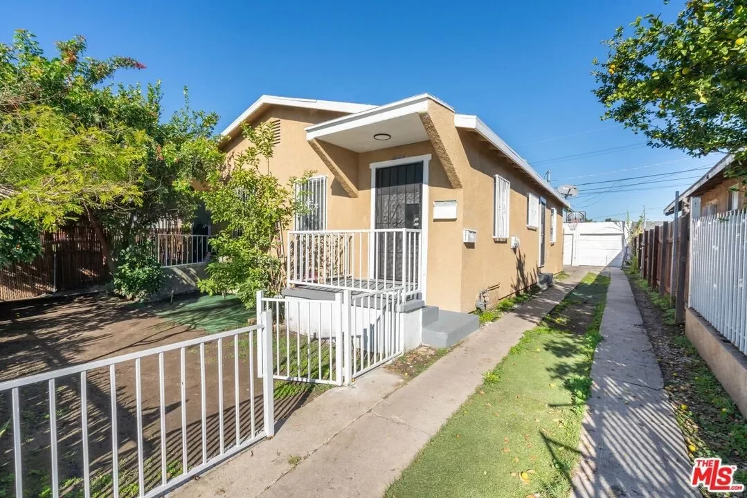 6BR Multi-Family for Sale in Los Angeles, CA