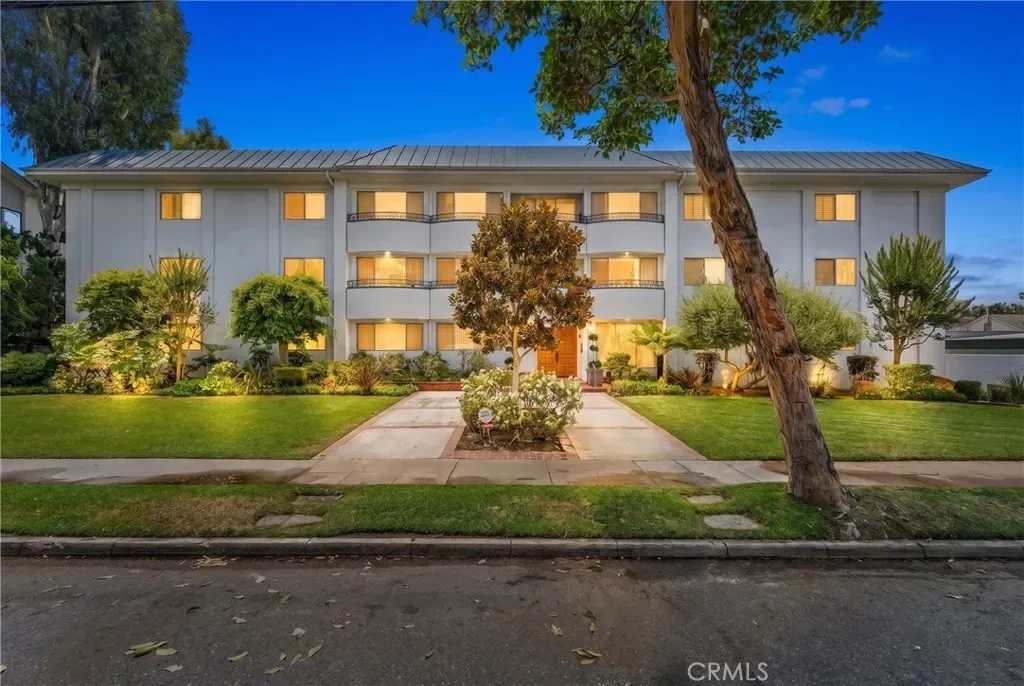 Condo for Sale in Pasadena, CA