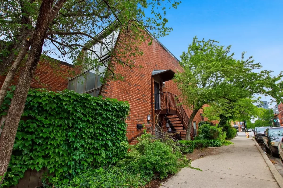 4BR Multi-Family for Sale in Chicago, IL