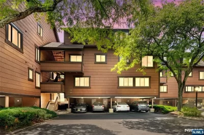 2BR Townhouse for Sale in Secaucus, NJ