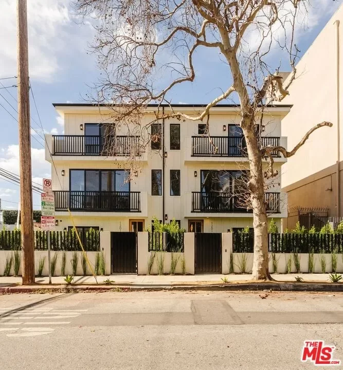 4BR Townhouse for Rent in Los Angeles, CA