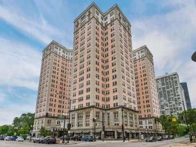 2BR House for Sale in Chicago, IL