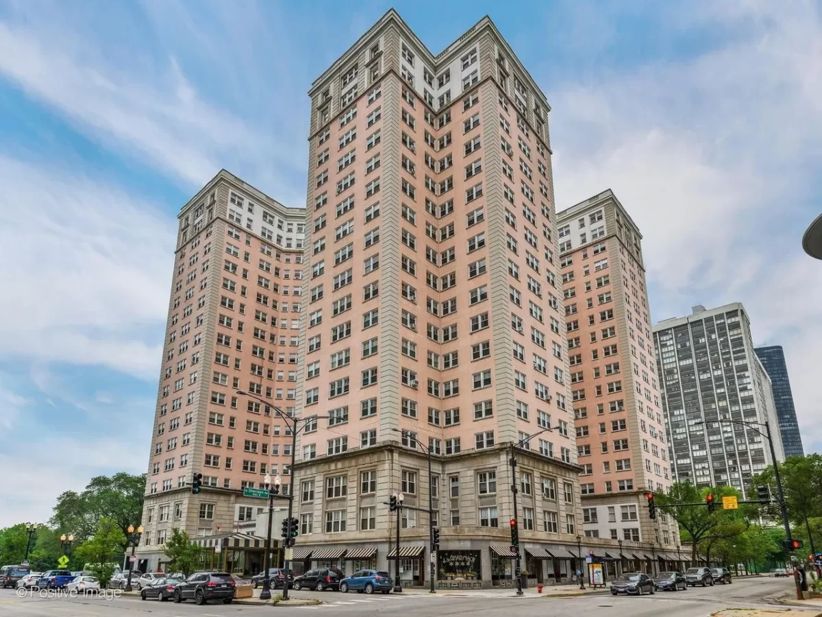 2BR House for Sale in Chicago, IL