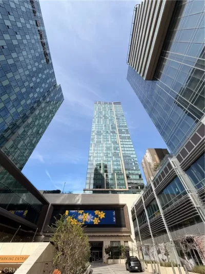 Condo for Sale in Los Angeles, CA