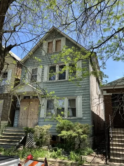 6BR Multi-Family for Sale in Chicago, IL