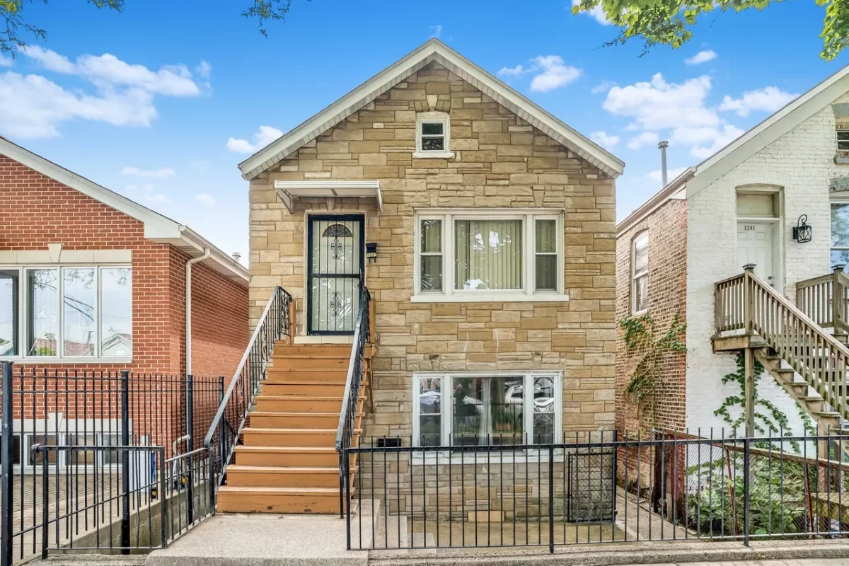 6BR Multi-Family for Sale in Chicago, IL