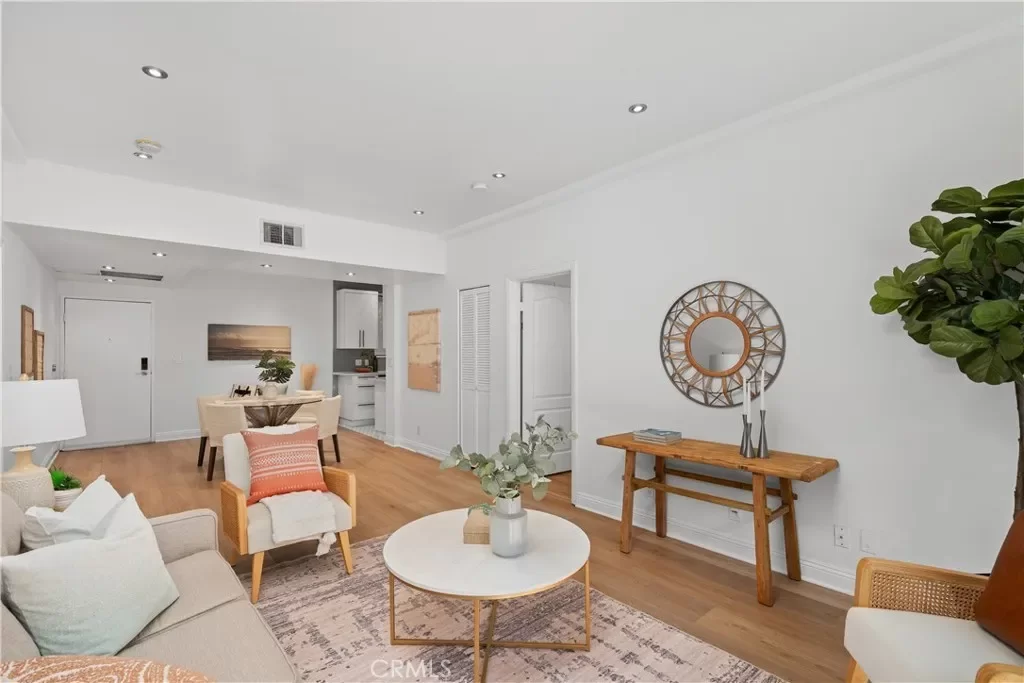 2BR Condo for Sale in Los Angeles, CA